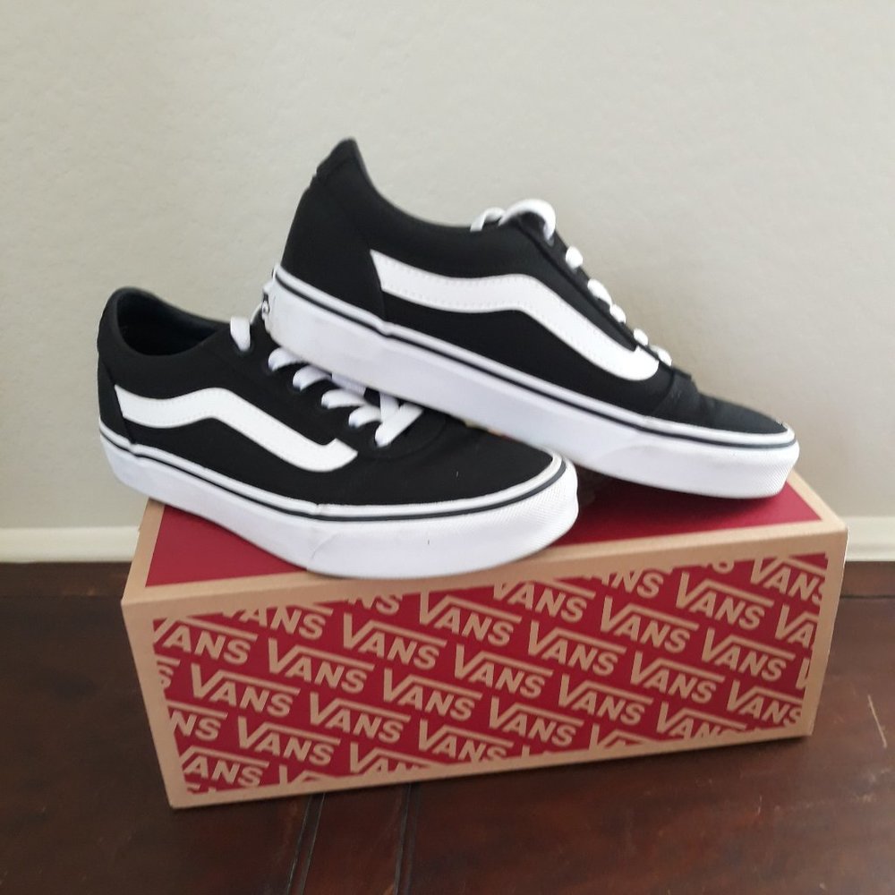 Old Skool Vans sz 6.5 women's Classic black canvas skate shoe